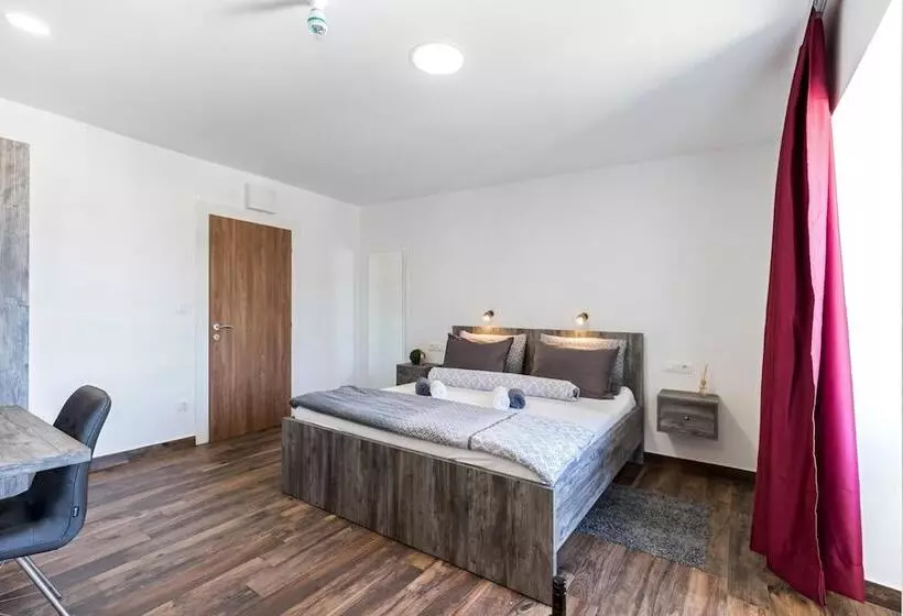 پانسیون Apinelo Port Rooms