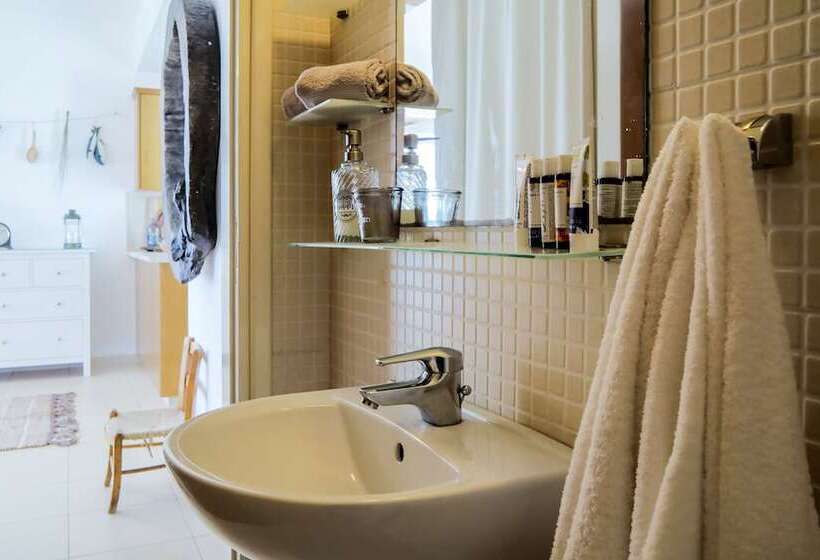 Phaedrus Living: Seaside Luxury Villa Anafi