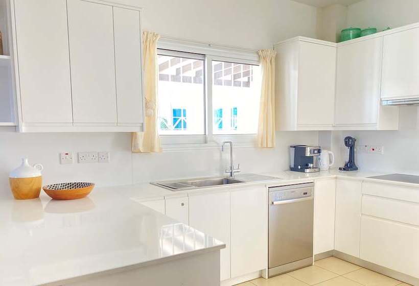 Phaedrus Living: Seaside Luxury Villa Anafi