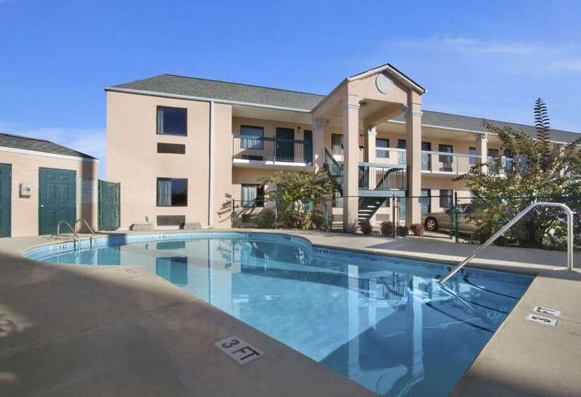 Отель Days Inn By Wyndham Lexington Columbia