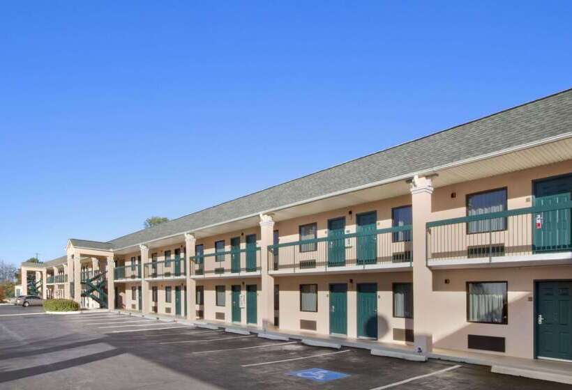 Отель Days Inn By Wyndham Lexington Columbia