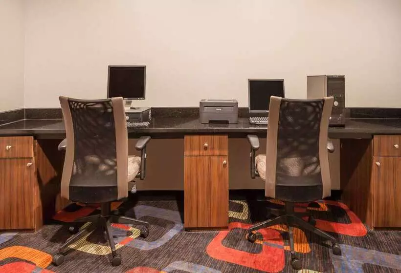 Hotelli Days Inn By Wyndham Woodbury Long Island