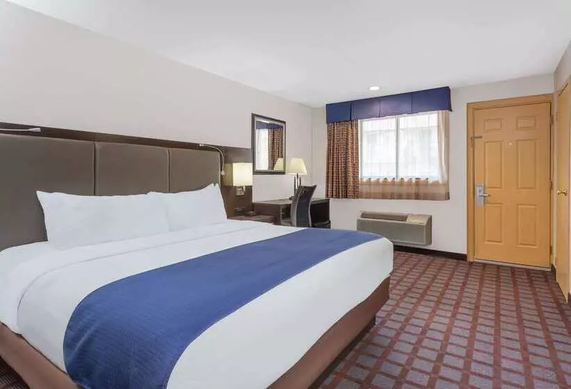 Hotelli Days Inn By Wyndham Woodbury Long Island