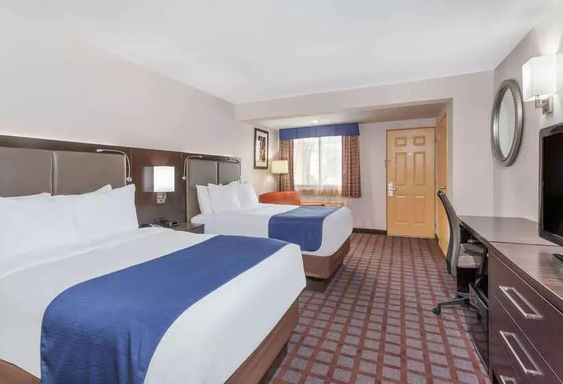 Hotelli Days Inn By Wyndham Woodbury Long Island