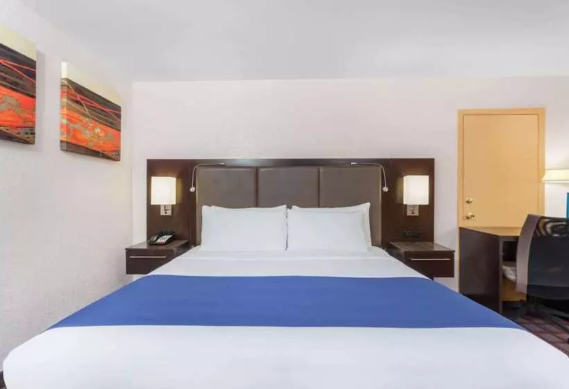 Hotelli Days Inn By Wyndham Woodbury Long Island