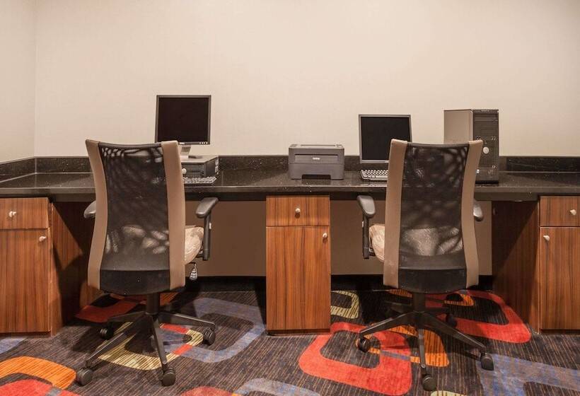 Отель Days Inn By Wyndham Woodbury Long Island