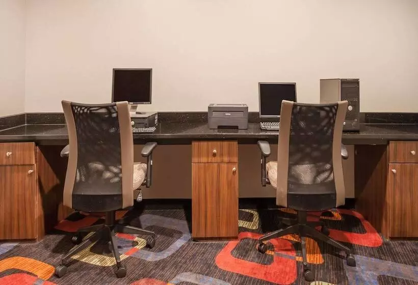 Hotelli Days Inn By Wyndham Woodbury Long Island