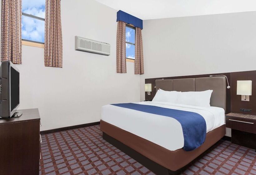 Отель Days Inn By Wyndham Woodbury Long Island