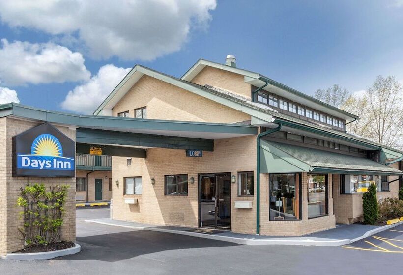 Отель Days Inn By Wyndham Woodbury Long Island