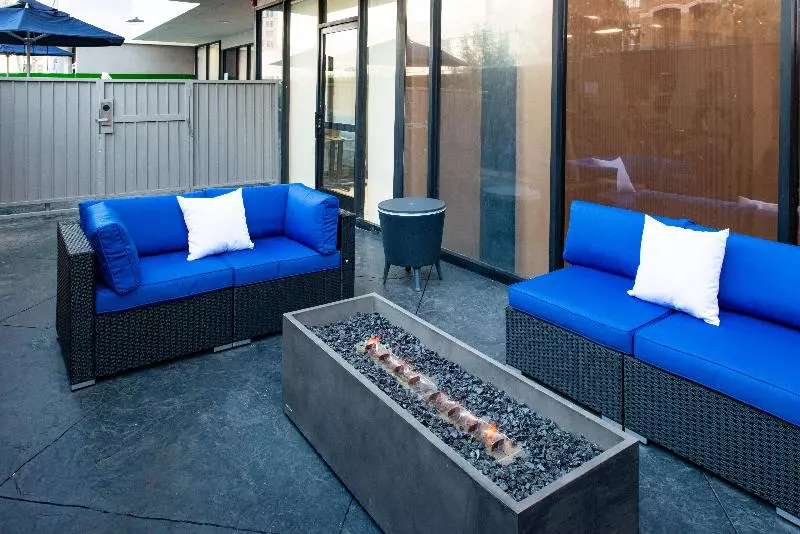 فندق Holiday Inn Express Los Angeles Downtown West By Ihg