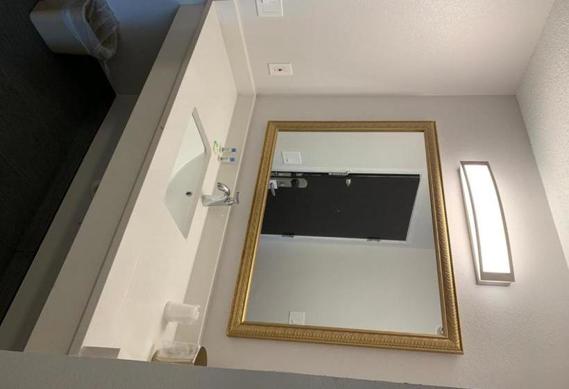 Otel Magnuson  East Syracuse