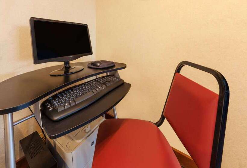 فندق Ramada By Wyndham Mackinaw City Waterfront