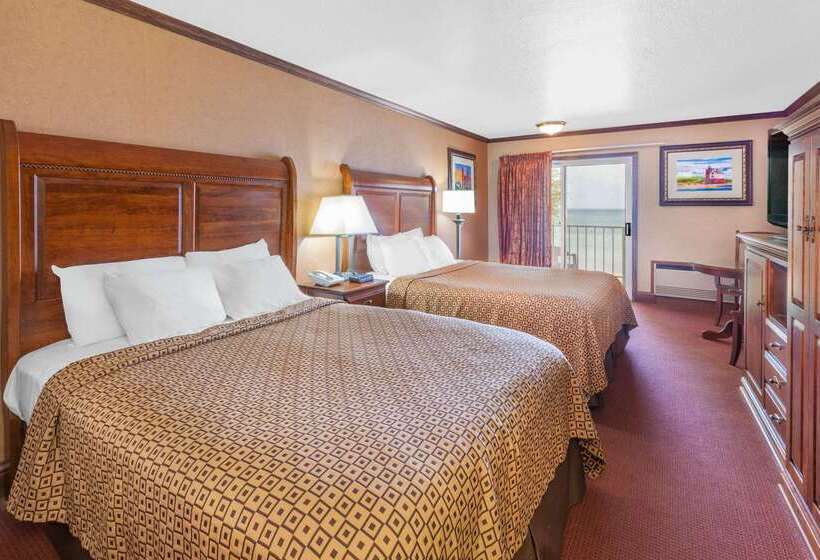 فندق Ramada By Wyndham Mackinaw City Waterfront