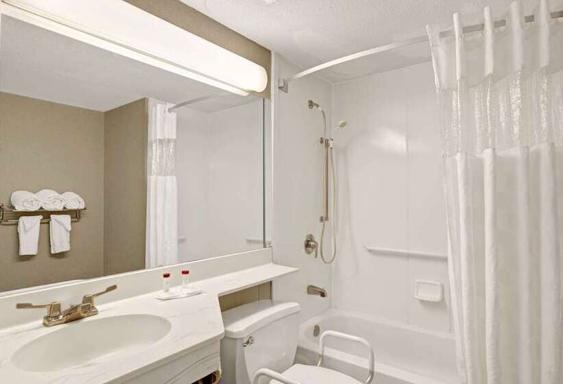 فندق Ramada By Wyndham Parsippany