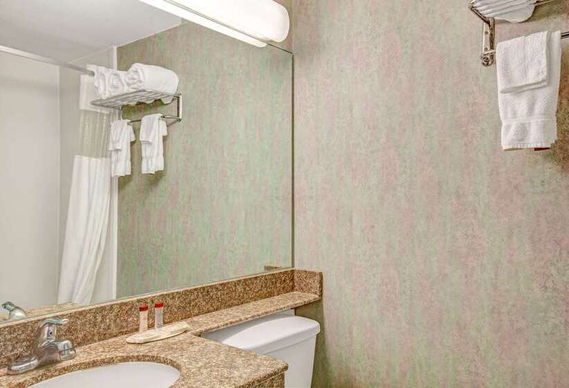 فندق Ramada By Wyndham Parsippany