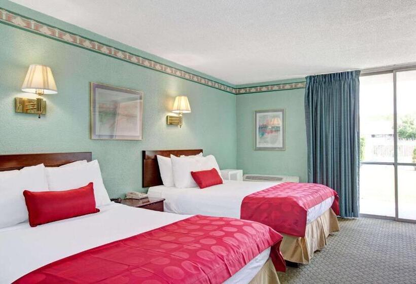 فندق Ramada By Wyndham Parsippany