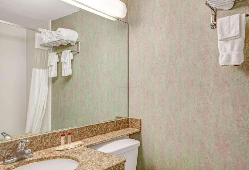 فندق Ramada By Wyndham Parsippany