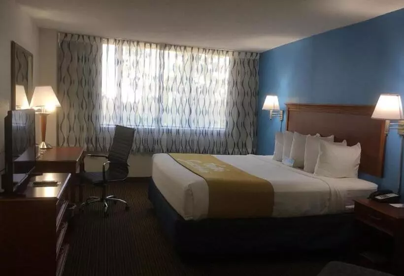 ホテル Days Inn & Suites By Wyndham Tallahassee Conf Center I 10