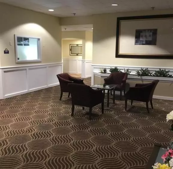 ホテル Days Inn & Suites By Wyndham Tallahassee Conf Center I 10