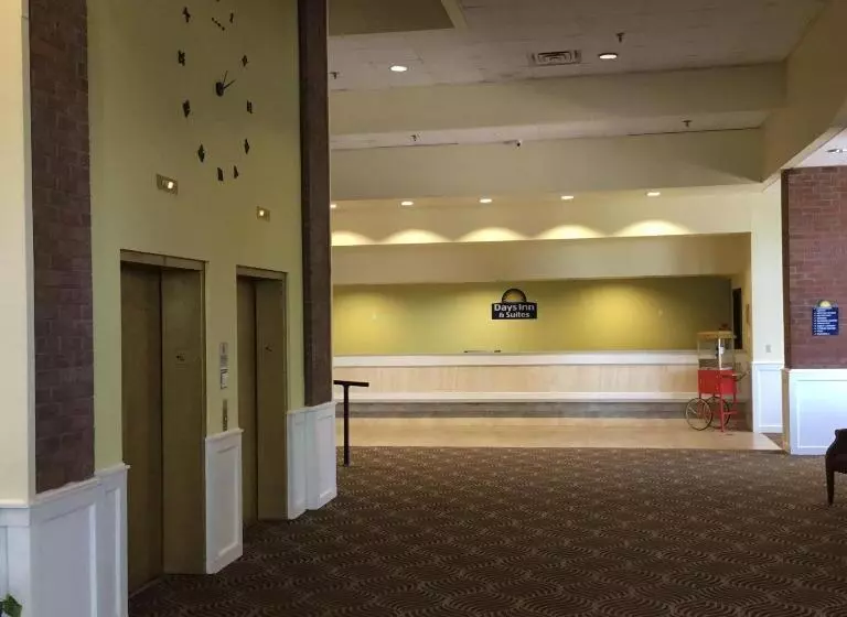 ホテル Days Inn & Suites By Wyndham Tallahassee Conf Center I 10