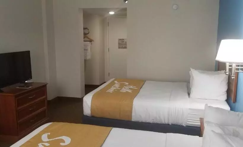 ホテル Days Inn & Suites By Wyndham Tallahassee Conf Center I 10