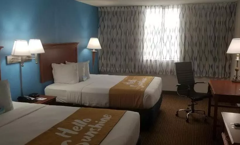 ホテル Days Inn & Suites By Wyndham Tallahassee Conf Center I 10