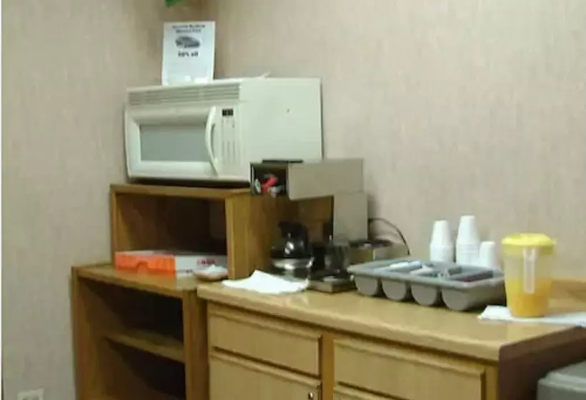 호텔 Red Carpet Inn North Chicago