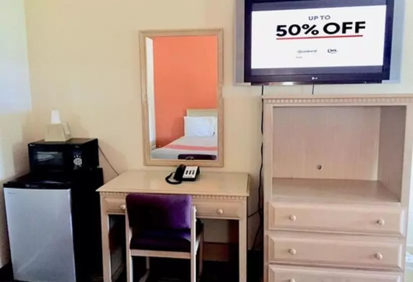 호텔 Red Carpet Inn North Chicago