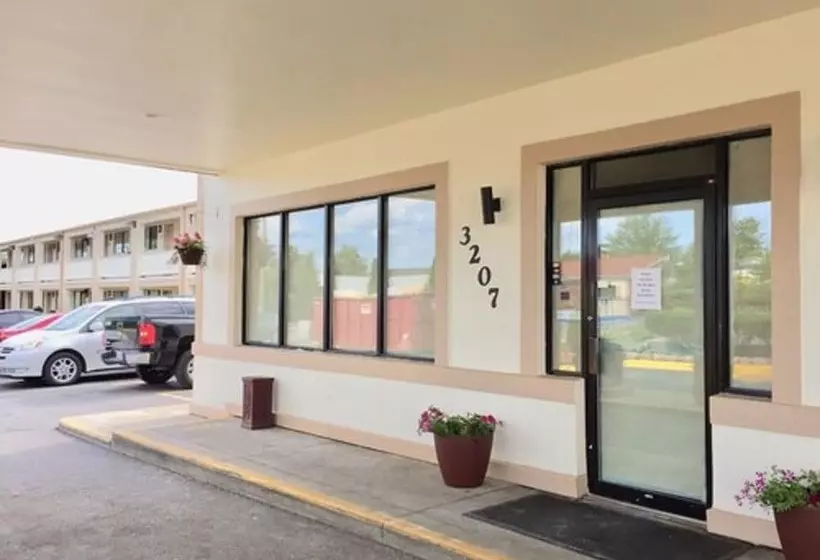 호텔 Red Carpet Inn North Chicago