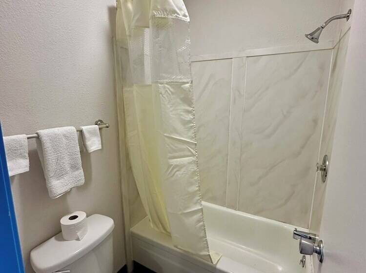 فندق American Inn & Suites Bishop Airport Flint