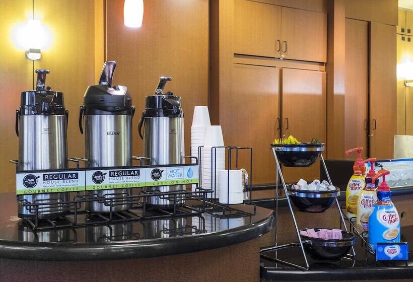 هتل Red Roof Inn Plus+ Columbus Downtown Convention Center