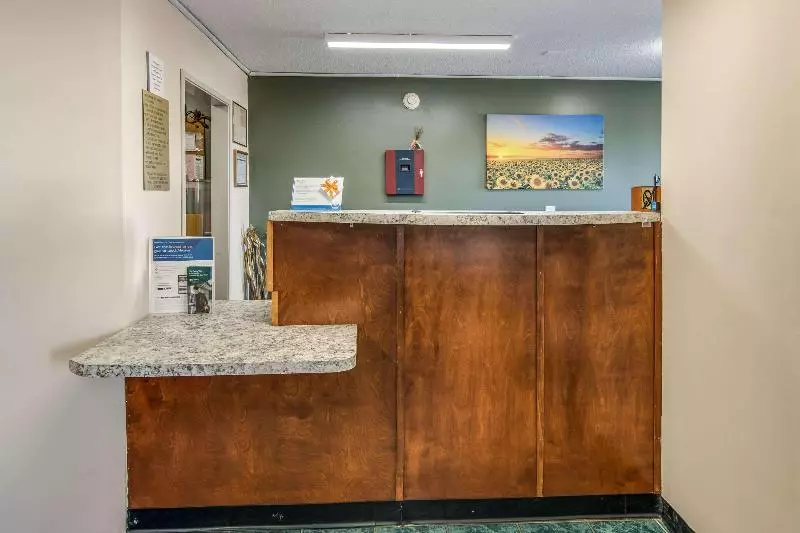 فندق Rodeway Inn & Suites