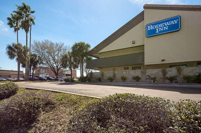 בית מלון כפרי Rodeway Inn Tampa Near Busch Gardensusf