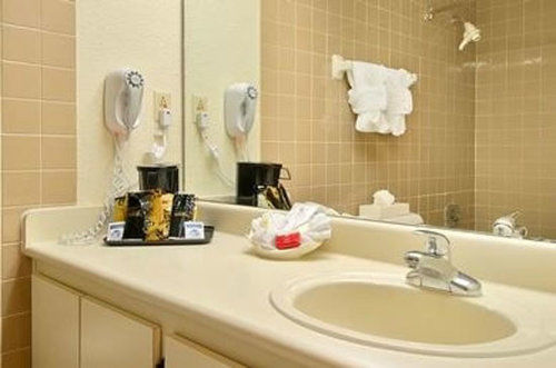 منتجع Magnuson Grand Hotel Maingate West