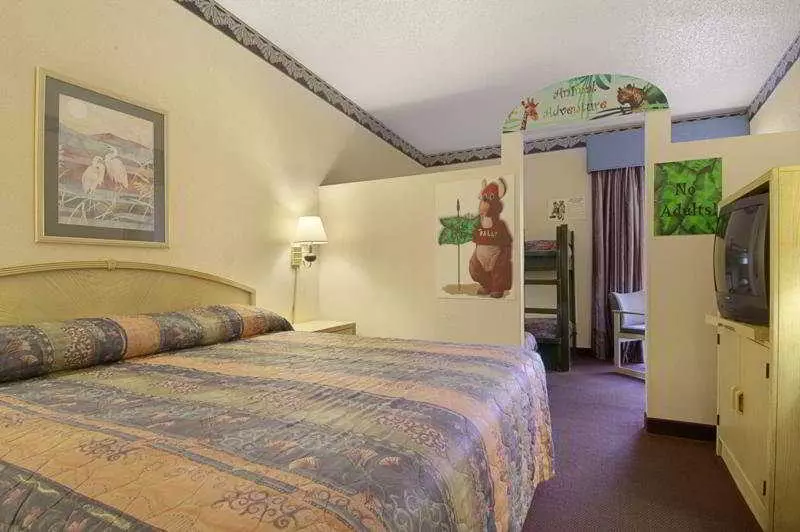 리조트 Magnuson Grand Hotel Maingate West