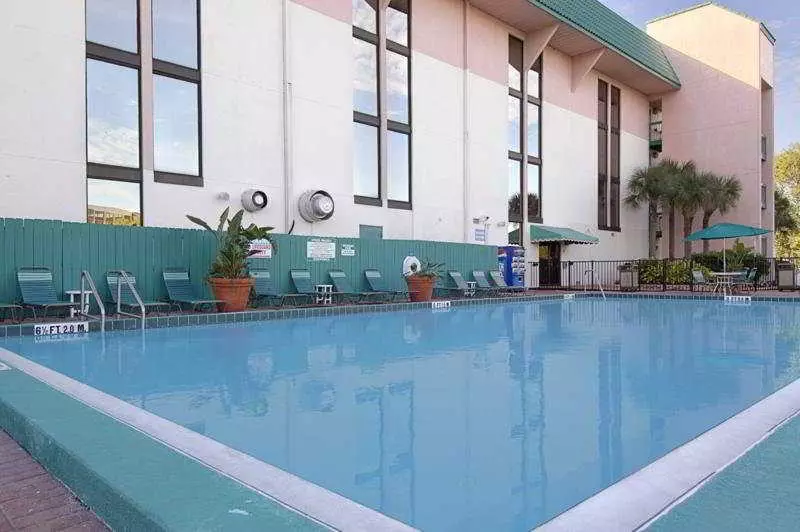 리조트 Magnuson Grand Hotel Maingate West