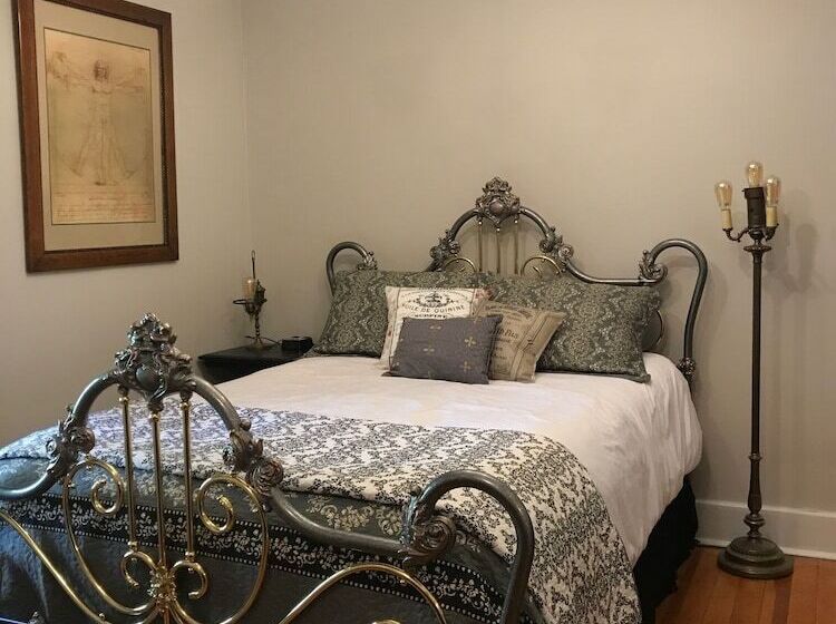 ベッドアンドブレックファースト Iron Amethyst Inn Boutique