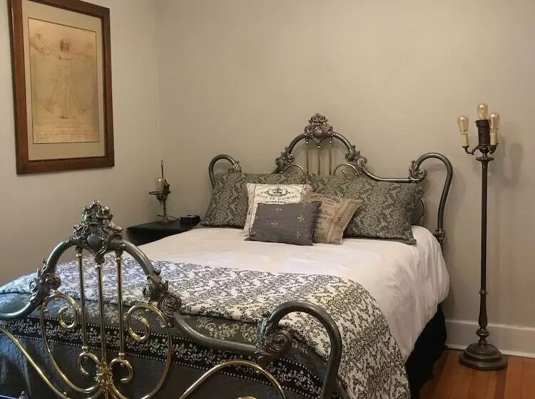 ベッドアンドブレックファースト Iron Amethyst Inn   Boutique