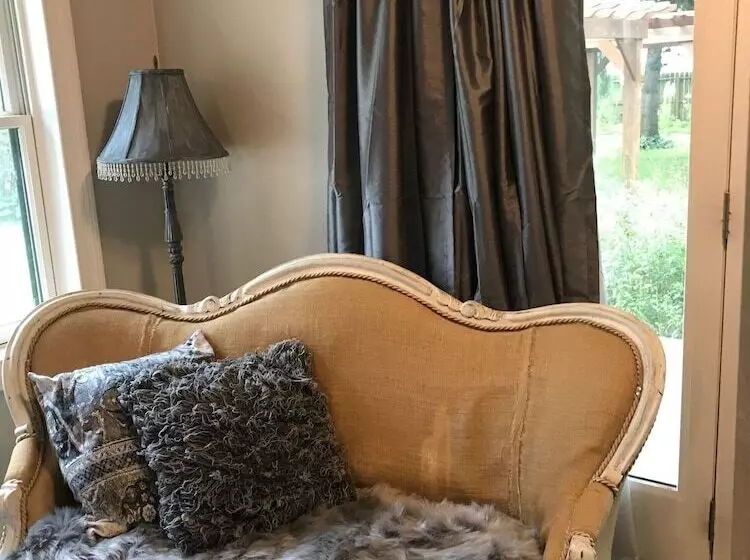 ベッドアンドブレックファースト Iron Amethyst Inn   Boutique