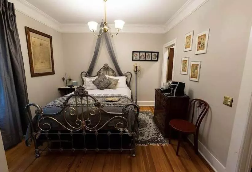 ベッドアンドブレックファースト Iron Amethyst Inn   Boutique