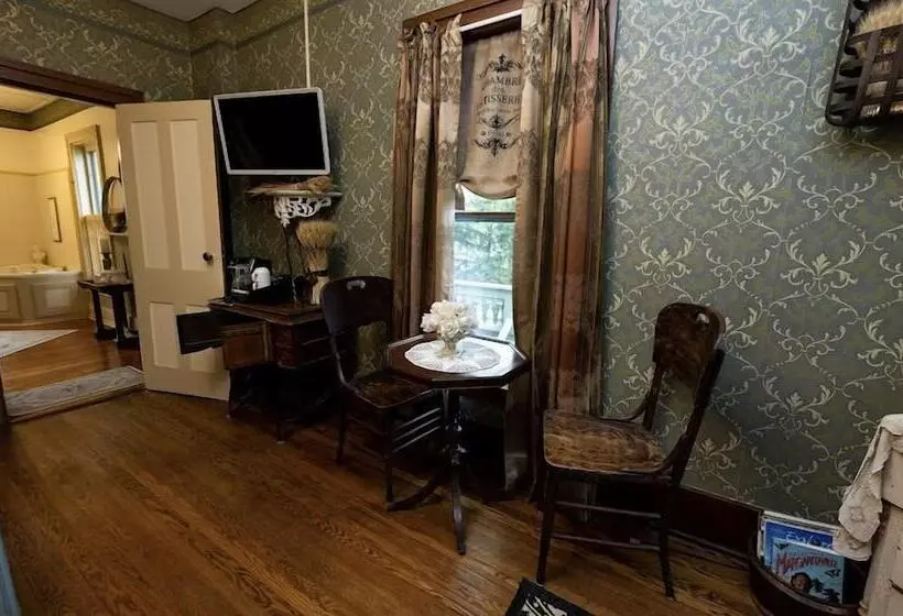 ベッドアンドブレックファースト Iron Amethyst Inn   Boutique