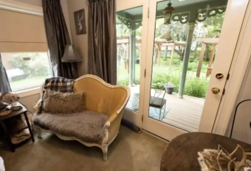 ベッドアンドブレックファースト Iron Amethyst Inn   Boutique