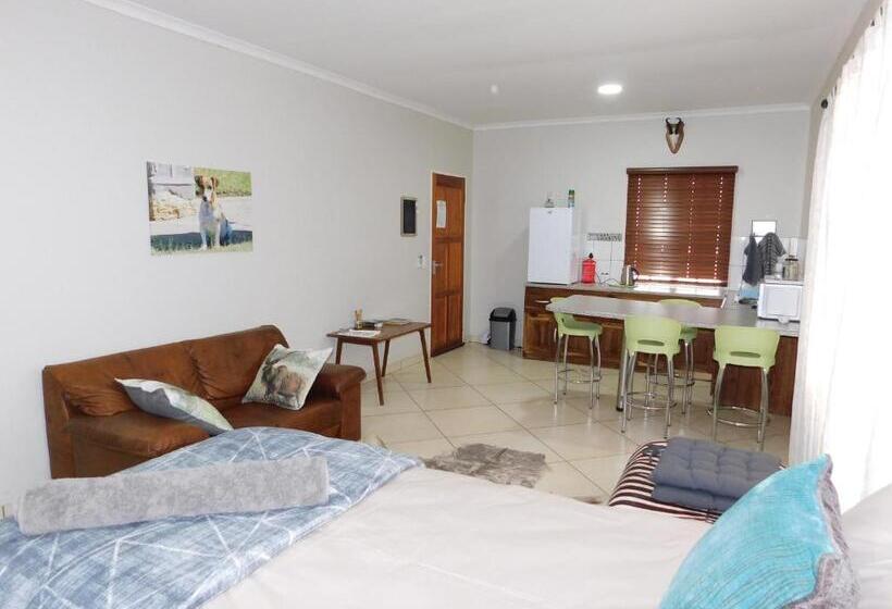 هتل Meteorite Rest Camp