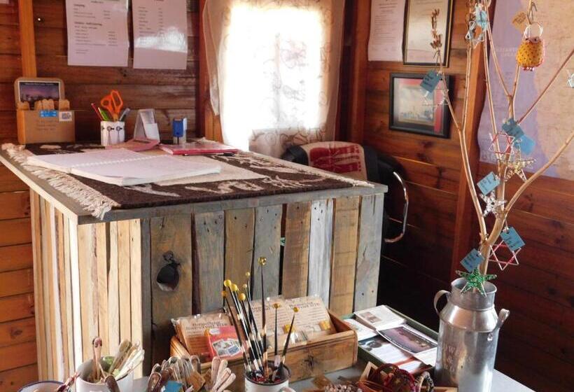 هتل Meteorite Rest Camp