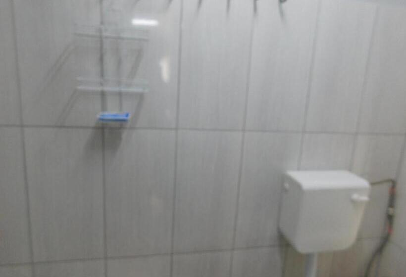 هتل Meteorite Rest Camp