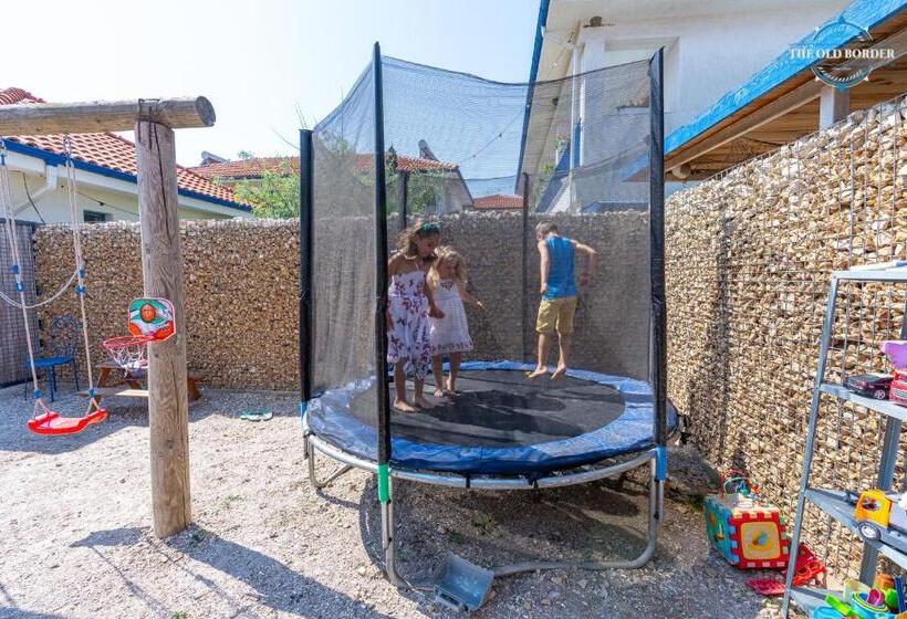 Отель The Old Border