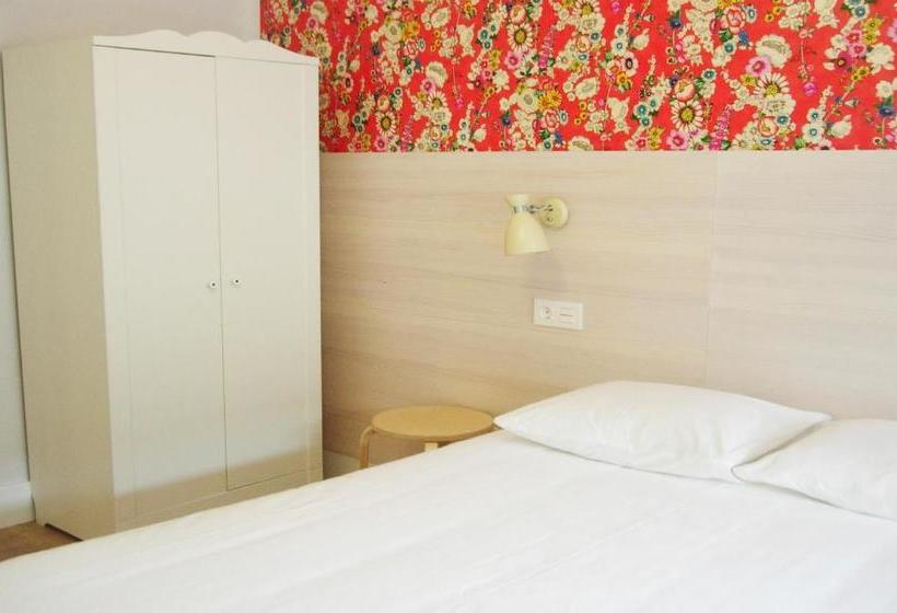 פנסיון Monjes Del Jardín