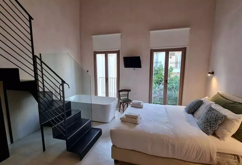 Sutor Chic Manor