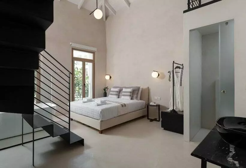 Sutor Chic Manor