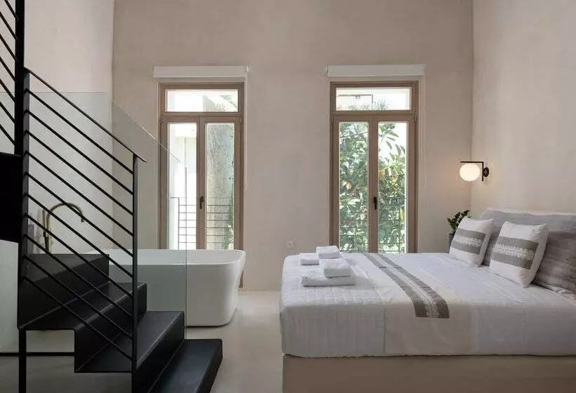 Sutor Chic Manor